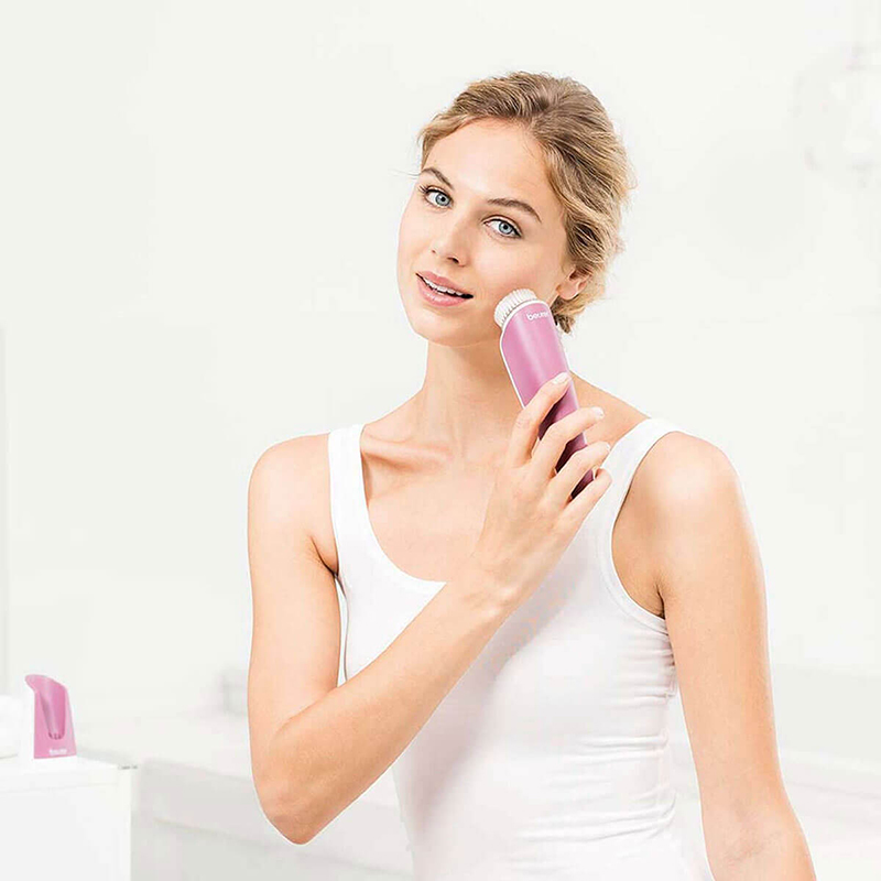 برس پاکسازی صورت شارژی بیورر FC96